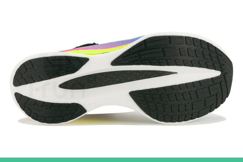 UNDER ARMOUR 
VELOCITI ELITE 3 semelle
