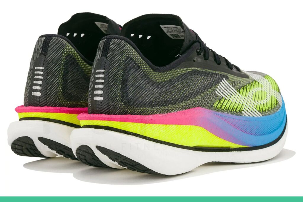 UNDER ARMOUR 
VELOCITI ELITE 3 talon