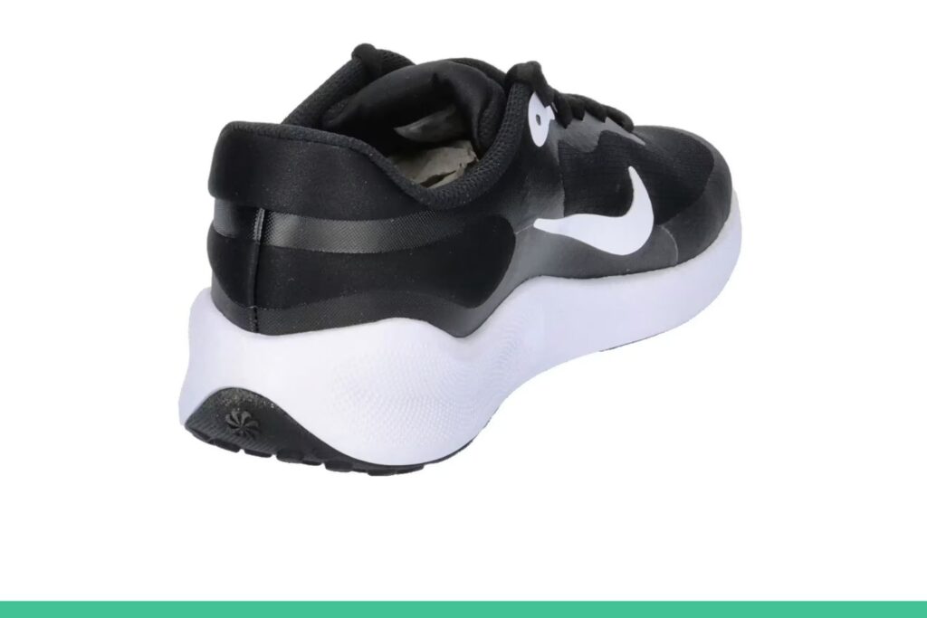 Nike Revolution 7