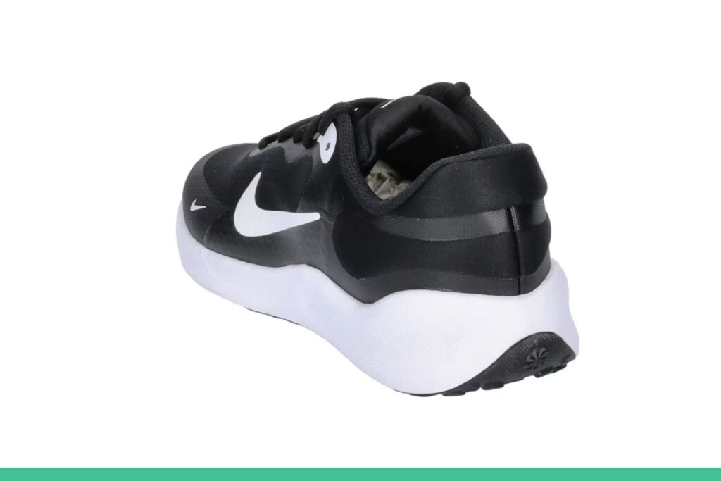 Nike Revolution 7 stack