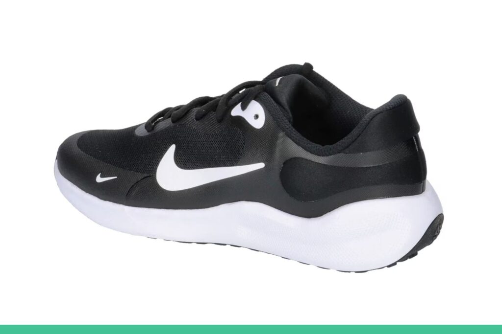 Nike Revolution 7 tige